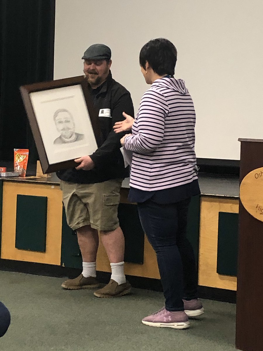 erin_leonhardt's tweet photo. What a privilege to have the most recent Oshkosh North Hall of Fame inductee speak with @CommunitiesONHS. A huge thank you to Jon Doemel for showing us how easy it is to help and serve in our community! https://t.co/MAOkLBDow6