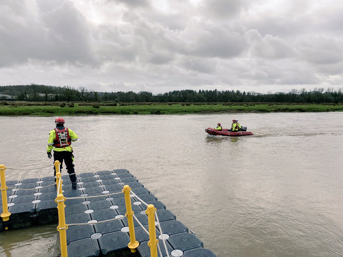 CarmarthenFire's tweet photo. On-call and WT crews practising their Rescue Boat Operator skills on the River Towy today ππ π https://t.co/SXIcOiiYMf