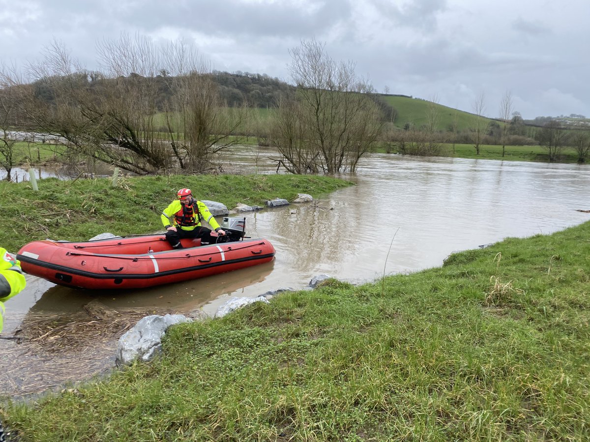 CarmarthenFire's tweet photo. On-call and WT crews practising their Rescue Boat Operator skills on the River Towy today ππ π https://t.co/SXIcOiiYMf