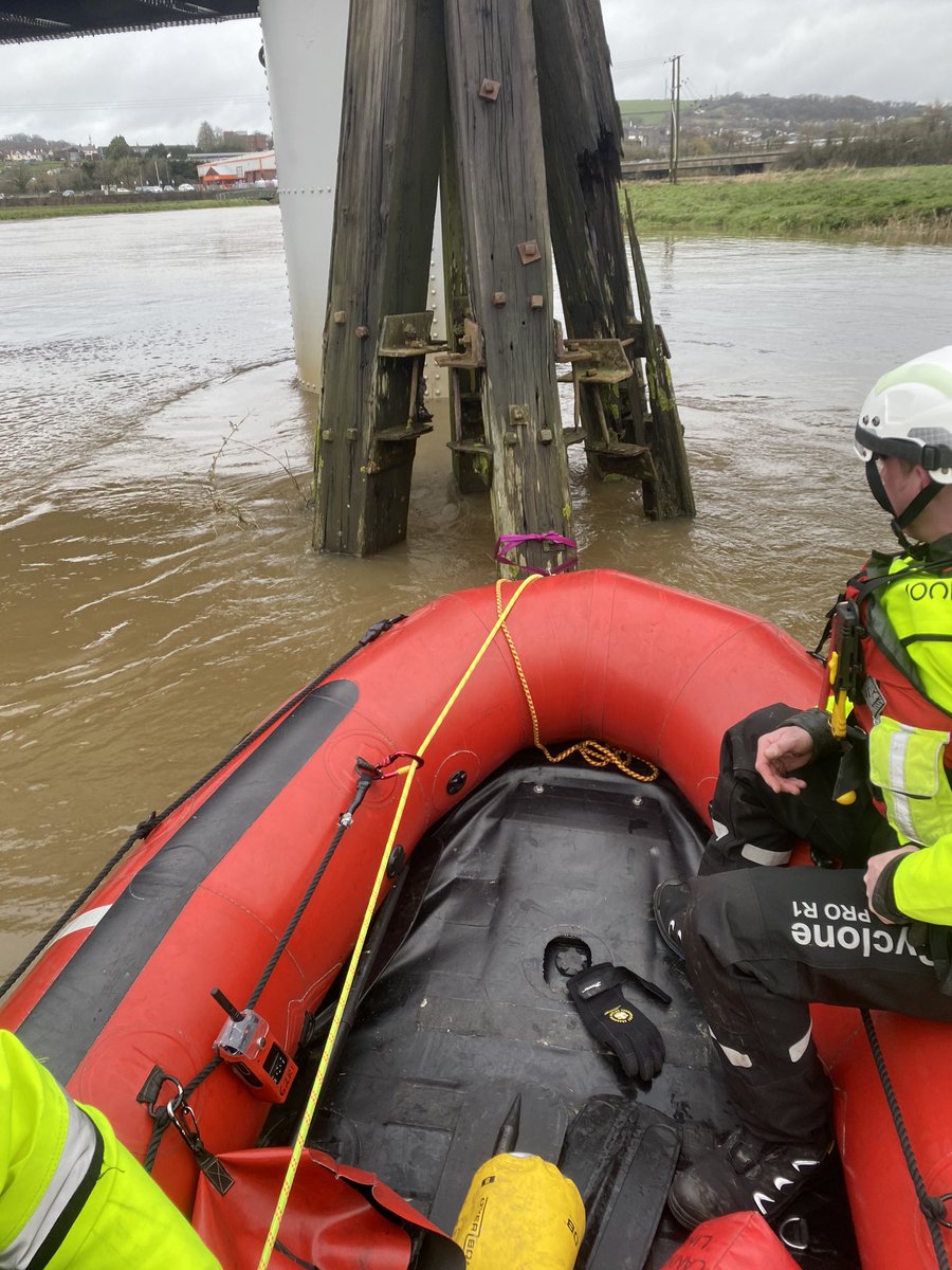 CarmarthenFire's tweet photo. On-call and WT crews practising their Rescue Boat Operator skills on the River Towy today ππ π https://t.co/SXIcOiiYMf