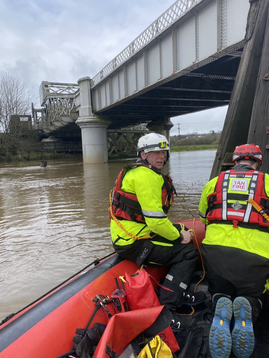 CarmarthenFire's tweet photo. On-call and WT crews practising their Rescue Boat Operator skills on the River Towy today ππ π https://t.co/SXIcOiiYMf