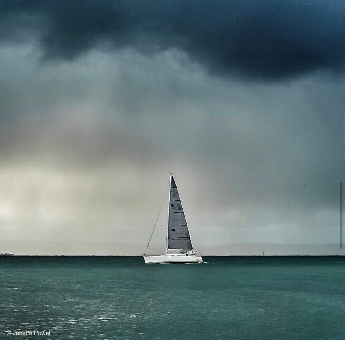FoDiscoveryPark's tweet photo. Storm brewing over the Puget Sound. Photo taken on Discovery Park Beach by @janettepowell
#pugetsound #discoveryparkbeach #ocean #sailing #storm #sailboat #discoverypark #fortlawton #friendsofdiscoverypark https://t.co/YNwbCAhCpY