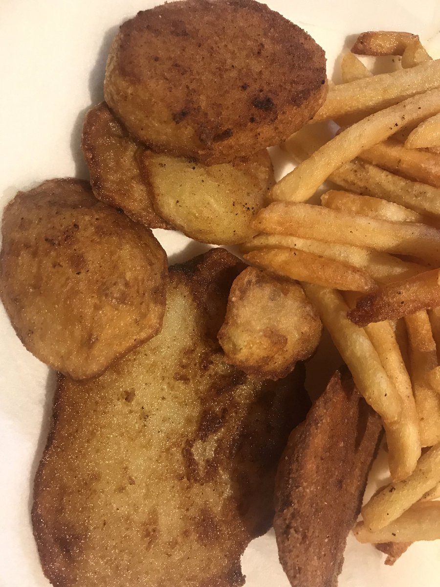 Shakeysphoto On Twitter おうちでシェーキーズポテトの作り方 1 芋 を9mmに切る 2 700wで5分レンチン 中を熱々ホクホクトロトロに 3 市販のから揚げ粉 100g用意 4 そこに 塩30gとコショウ10g加えてよく混ぜる 5 レンチンしたポテトにまんべんなく