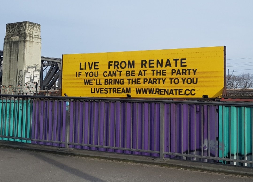 athanasia2017's tweet photo. #Berlin stellt sich auf den #Shutdown ein und man kann einiges im #Livestream entdecken. Ich mag einfach meine kreative Stadt! #keepupthegoodspirit #COVIDー19 #coronavirus #Corona #clubbing #club #renate https://t.co/w6fQJTOHS6