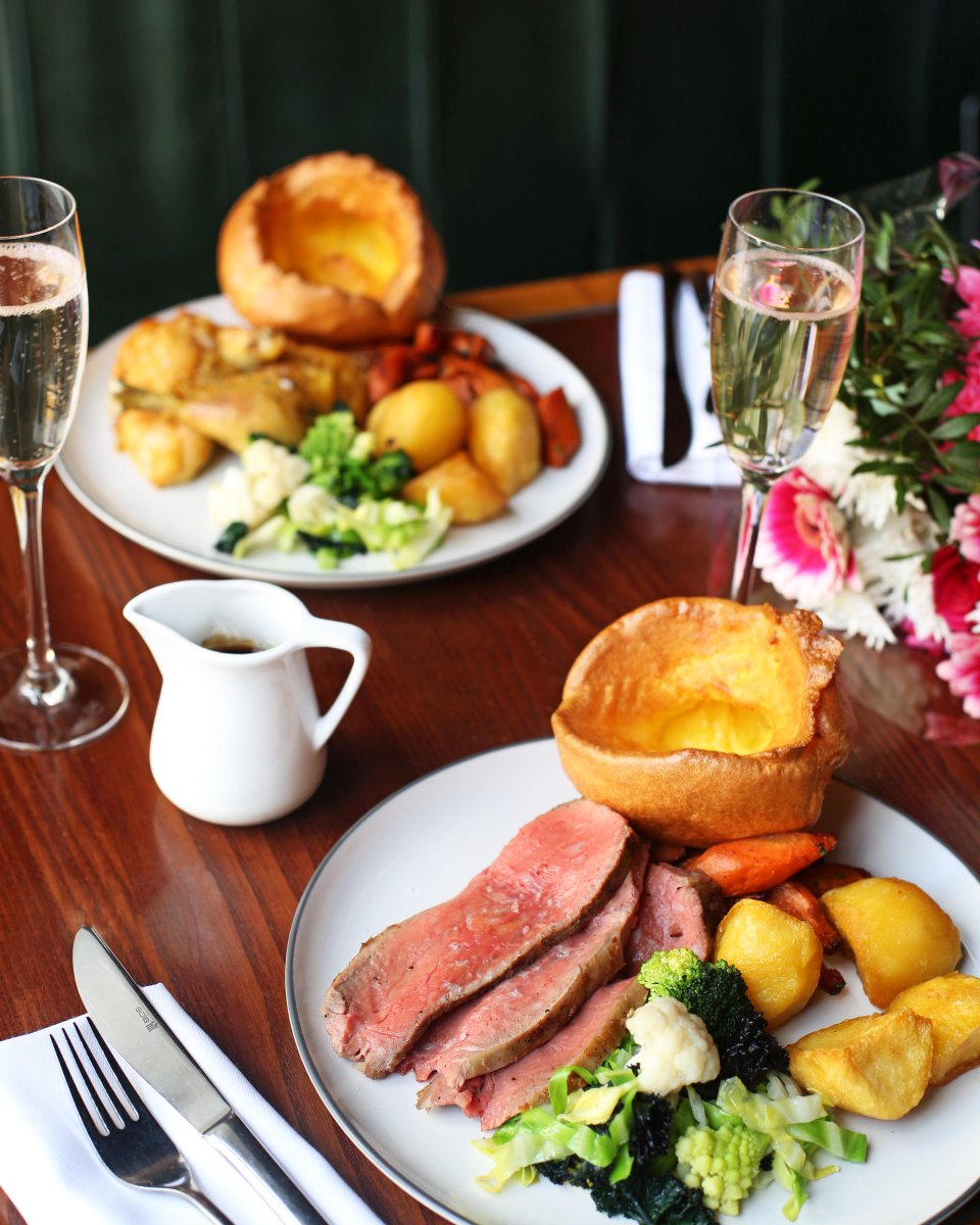 GordonRamsayGRR's tweet photo. Sundays are for roasting! Head to https://t.co/xihq6VaSRz to find out more and to join us for the mother of all roasts next weekend! #RamsayRoast https://t.co/Ht10t7kE93