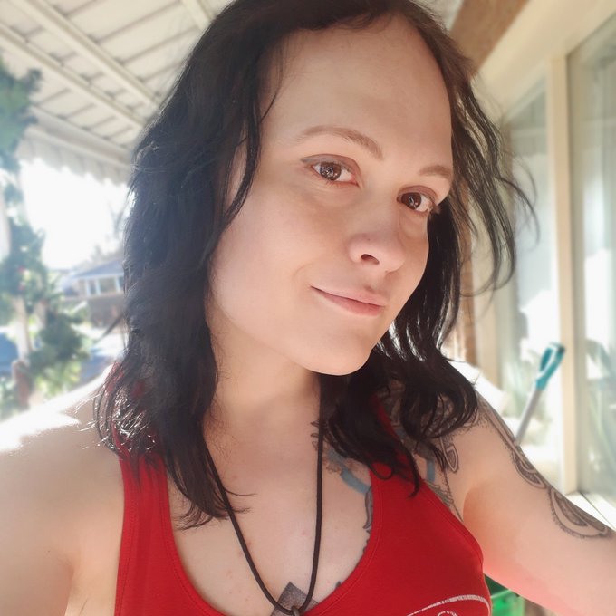 #NewProfilePic felt really cute this morning 😊 I'm happy to sit and relax outside again https://t.co<a href="/tag/newprofilepic"class="tags">#NewProfilePic</a>