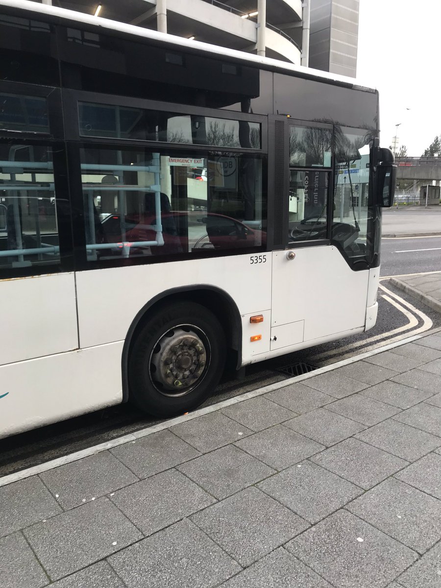 #gatwickairport bus left engine running so much for the environment 😡
