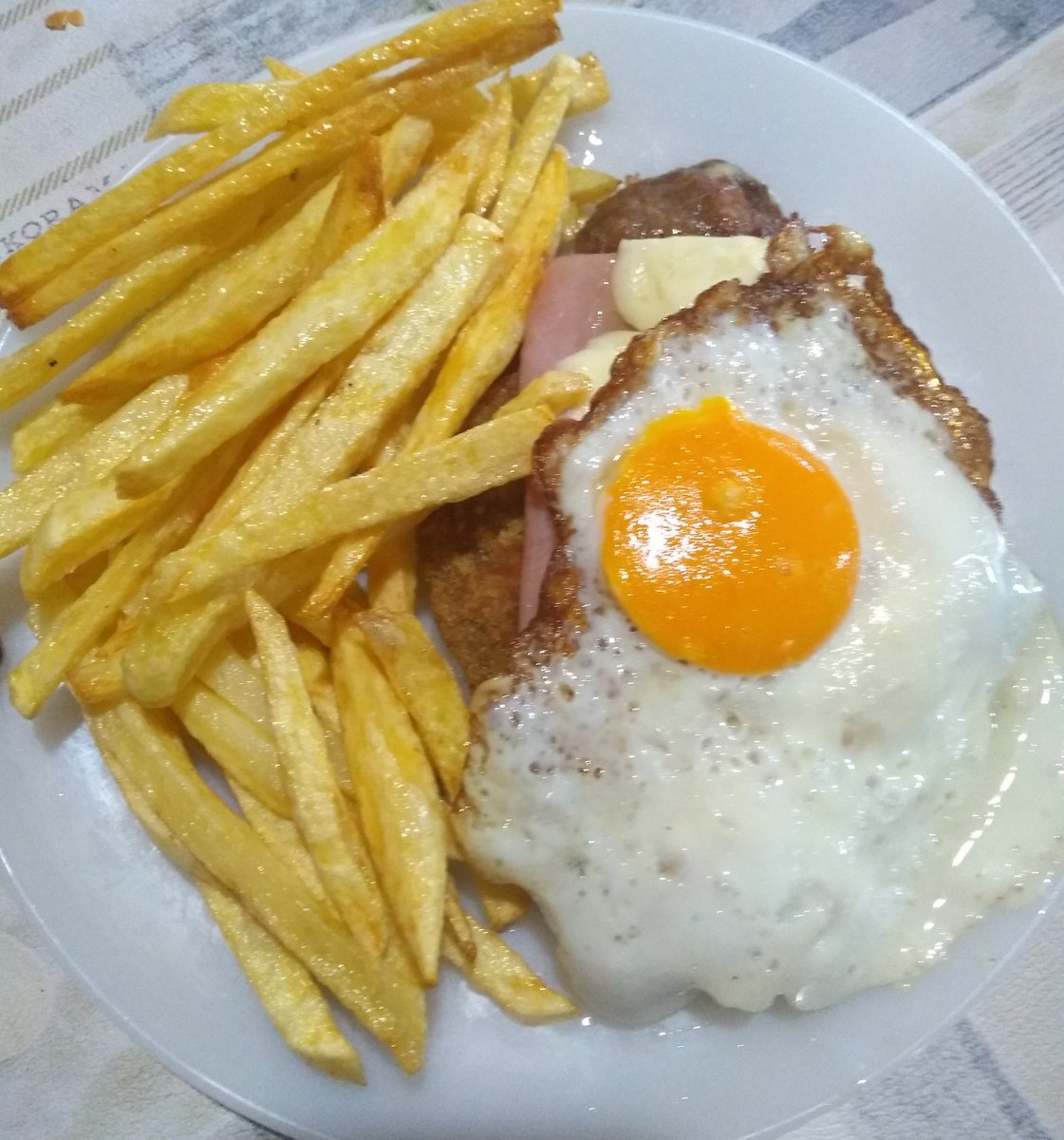 alee_lpda20's tweet photo. Hoy cociné milanesa a la napolitana con papas fritas👨🏼‍🍳 https://t.co/X357ZtyfU2
