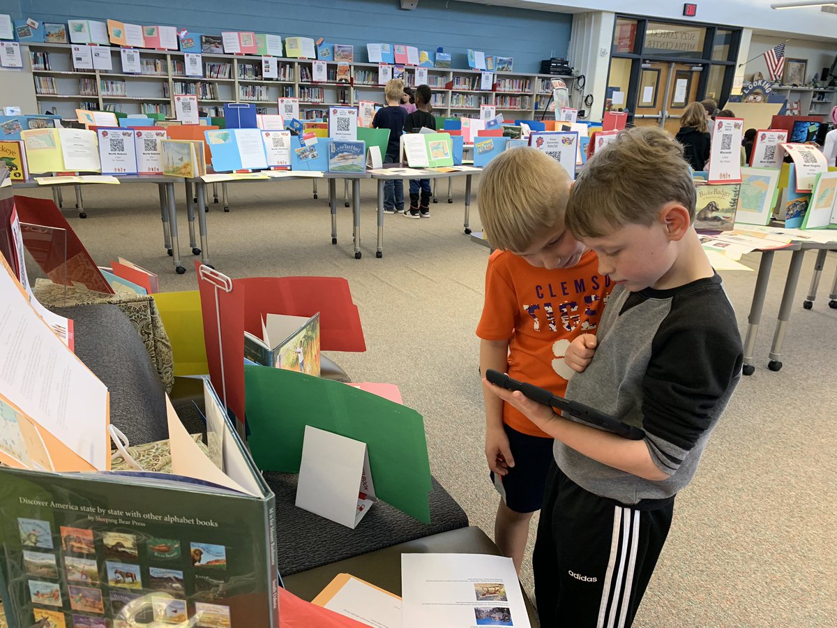 pitnerbookworm's tweet photo. A few more pics: I want to sincerely thank all of the parents who volunteered their time to help us with the 4th grade State Fair Carnival this past Friday the 13th.  Another year of fun for these students who researched a state within our United States. https://t.co/2X9dXPAfja