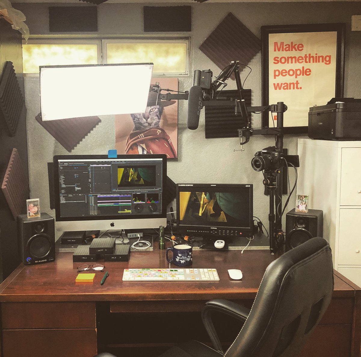 rybartongrimley's tweet image. #homeworkspace #SupportIndieFilm #HighRiskCovid19 #Quarantine #postproduction #director #hawkandrev #rbgfilms