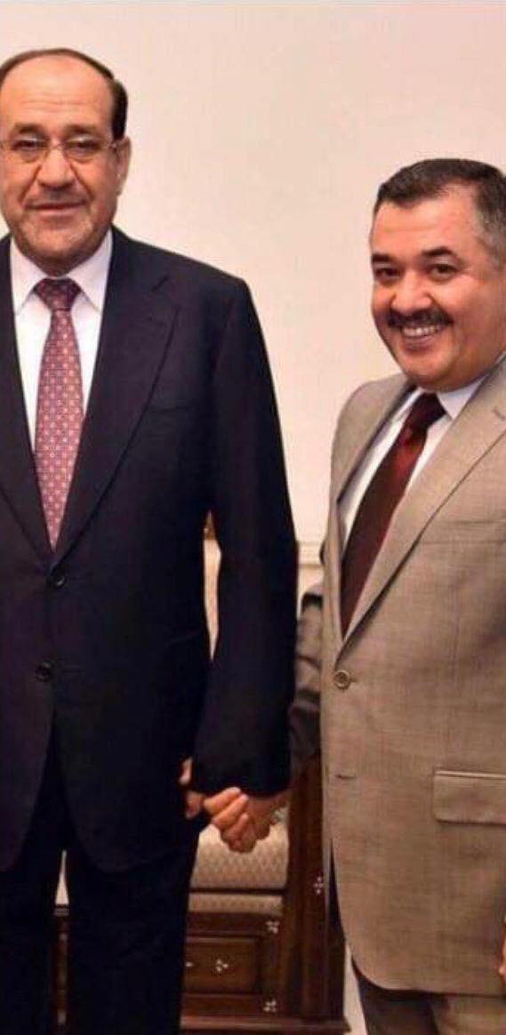 عندما يتكلم التاريخ
المرشح لرئاسة الوزراء في #العراق الشيخ نعيم السهيل - عضو حزب الدعوه يتبرع بجدارية ل #صدام_حسين
(الصورة من صفحة الباحث فاير الخفاجي) 

الان #ساحة_التحرير  قالت كلمتها #مرفرض_نعيم_السهيل