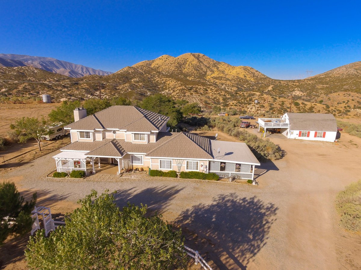 This 4 BED home won't last long! Ping me for details or a showing. #realestate  cpix.me/l/93632228