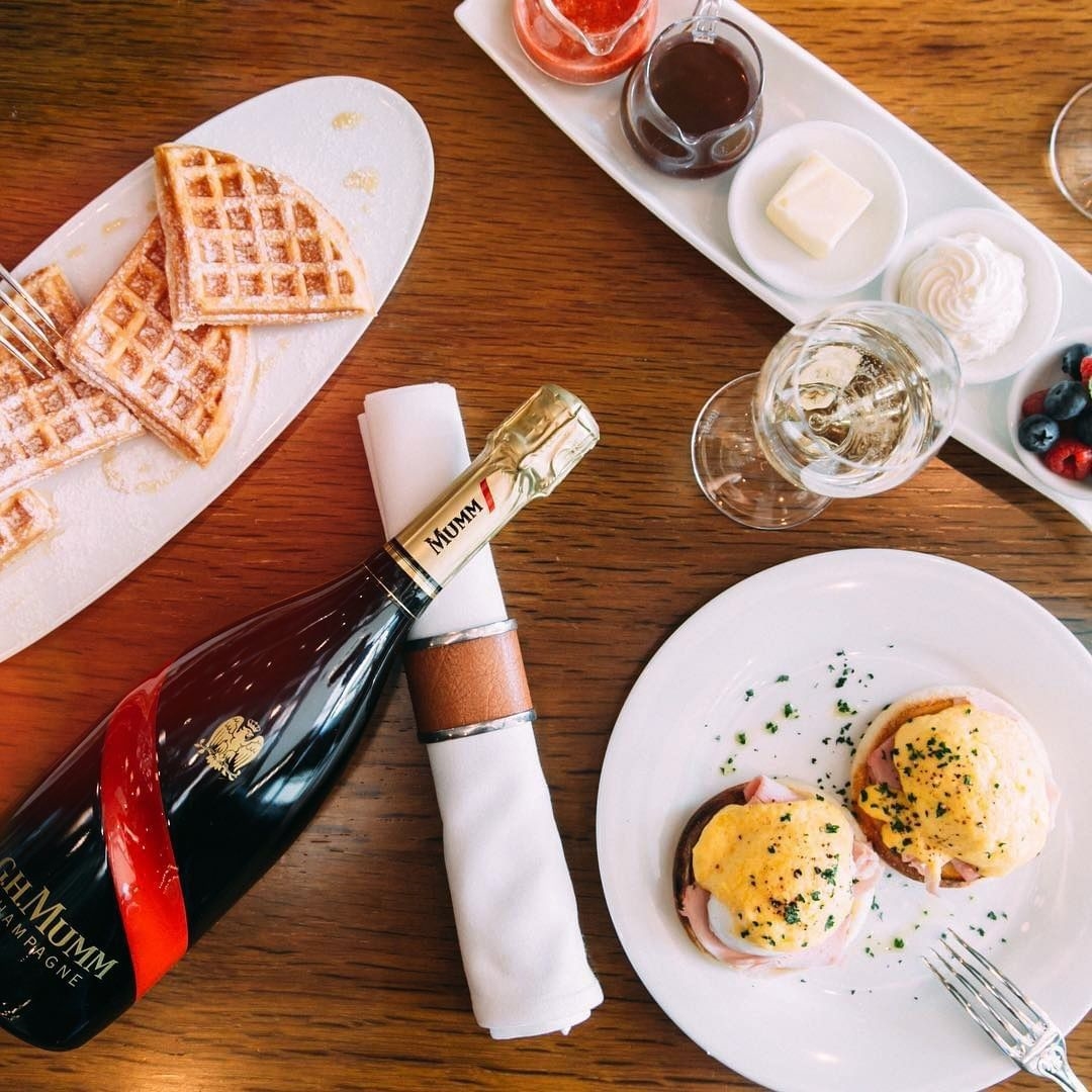 Long weeks essentials. 🍾
#GHMumm #drinkdifferently