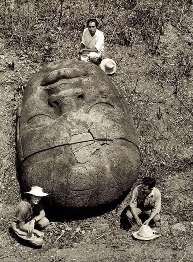 ¿Se imaginan la emoción de las personas que descubrieron esta cabeza olmeca en la zona de Los Tuxtlas, en la década de 1960?
