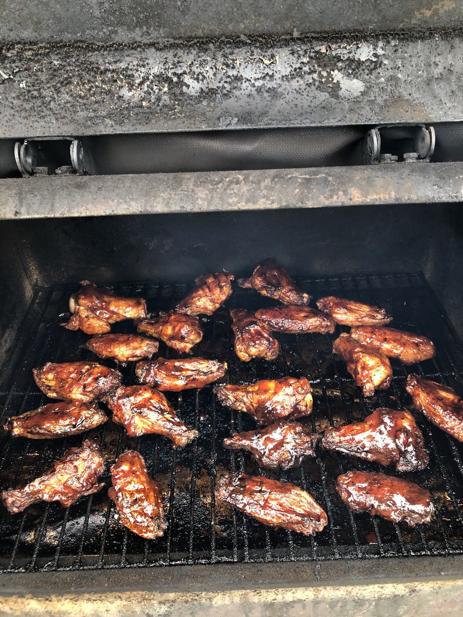 BeauWelchAD's tweet photo. Due to an ever changing lifestyle, #WingWednesday has now become #WingSunday @GMGrills #StayHealthy https://t.co/Lc5B91CSfM