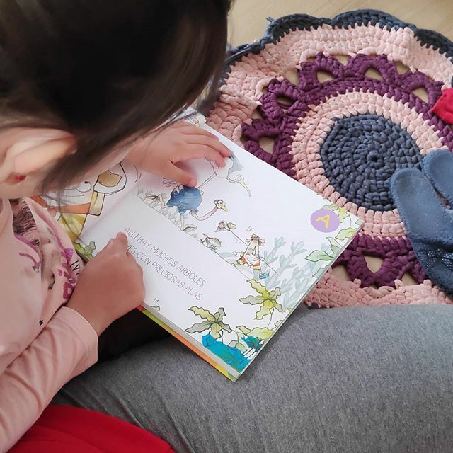 Simplemente_Bea's tweet photo. Me flipa que ya lea tanto...
.
.
.
#sweetiecakeM #semehaceayor #yomequedoencasa #quédateencasa #porfavorygracias #leermola #leer #minena #mimediana #todosaldrábien #🌈 https://t.co/9GweMC7UZH https://t.co/DNBm6hTCKL