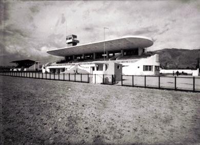 FlashbackFpc's tweet photo. Estadio Hipódromo San Fernando de Itagüí, en este escenario se jugó el primer partido de Fútbol Profesional Colombiano el día 15 de agosto de 1948.
#futbolcolombiano #futbolcolombia #ligabetplaydimayor #ligabetplay #torneobetplay #ligabetplayxwin #dimayor #flashbackfpc https://t.co/mLxxgJpKib
