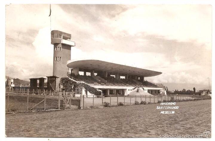 FlashbackFpc's tweet photo. Estadio Hipódromo San Fernando de Itagüí, en este escenario se jugó el primer partido de Fútbol Profesional Colombiano el día 15 de agosto de 1948.
#futbolcolombiano #futbolcolombia #ligabetplaydimayor #ligabetplay #torneobetplay #ligabetplayxwin #dimayor #flashbackfpc https://t.co/mLxxgJpKib