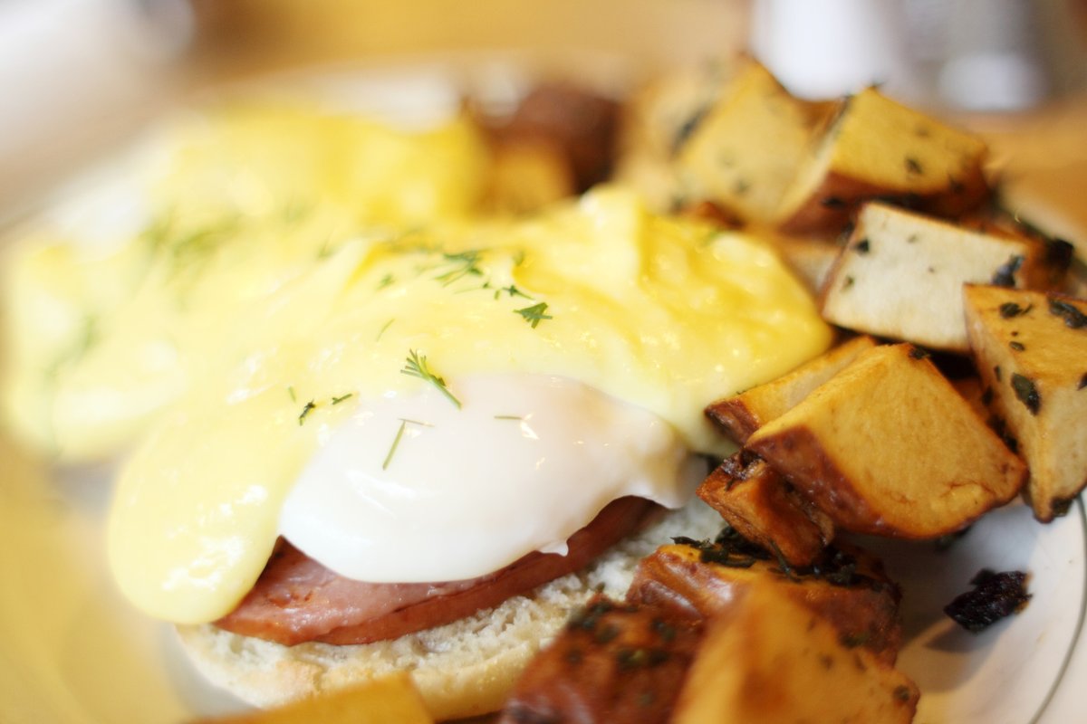 HaneyPub's tweet photo. 2-2-2 Breaky until 2pm and then we've got 1/2 Price Burgers ALL DAY! https://t.co/kctJRahIpT