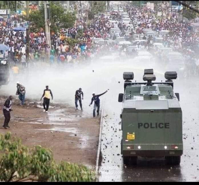 Dave_Mwaniki's tweet photo. Government of Kenya should now make good use of this truck:disinfect the streets of Nairobi to stop the spread of #coronavirusinKenya https://t.co/LRzG6KOdQ7
