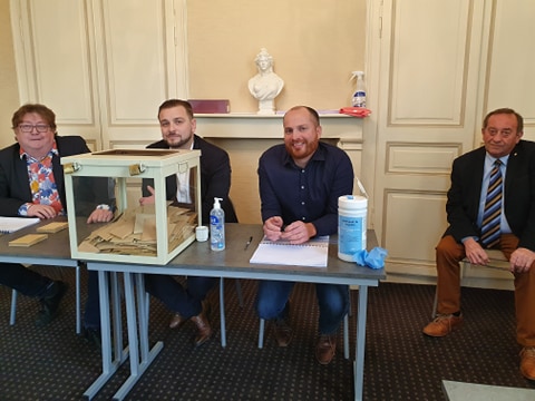 pharedk's tweet photo. À #Craywick, les habitants se sont mobilisés en masse avec 76% de participation, soit l'une des communes du Dunkerquois où l'on a le plus voté ! https://t.co/EjpTpznwJO