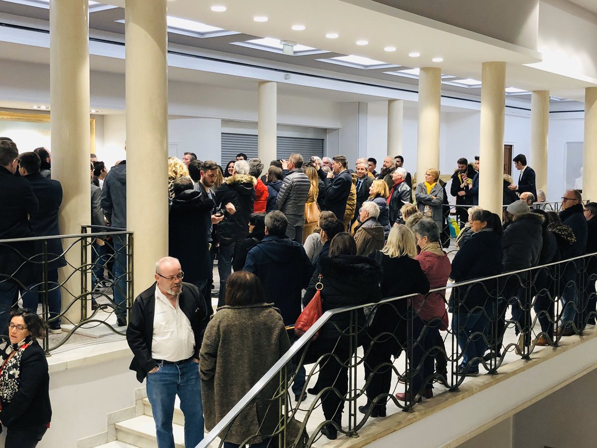 KARLOLIVE's tweet photo. Sans attendre, avec calme, application et détermination, je concentre toute mon énergie, celle des élus et des équipes exceptionnelles de la collectivité de #Poissy, à répondre aux exigences de la situation sans précédent que nous impose cette épidémie ! #KO2020 https://t.co/UOcib9al1y