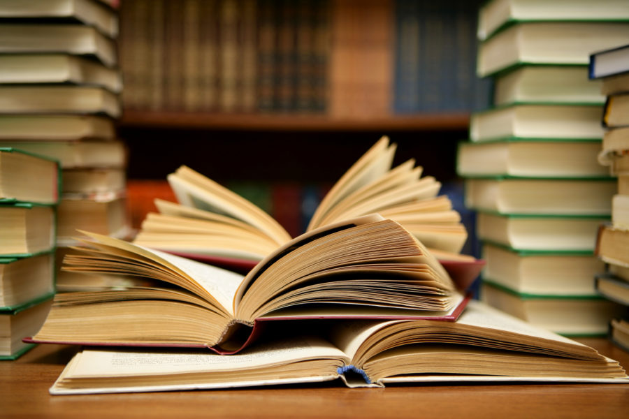 elbarroquista's tweet photo. Os dejo aquí para que podáis compartir una BIBLIOGRAFÍA básica de Historia del Arte en español que hemos preparado entre los #barrochos.

Para que vayáis planificando durante la #CuarentenaCoronavirus y por si podéis conseguir los libros de alguna manera.

https://t.co/tuofMKQ0Qa https://t.co/udZEHQYt8v