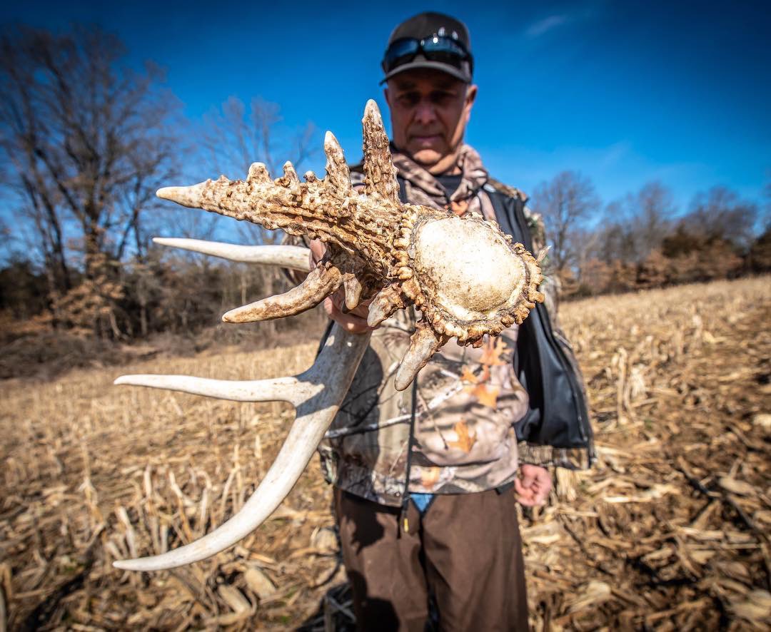 WhitetailPropTV's tweet photo. GIANT. One of the gnarliest bases we’ve seen!
#repost @smeyer_photo
・・・
Character.
#shedrally #sitkagear #mathews #builtforthewild #lacrossefootwear #ryankirbyart #buckknives #johndeere #mapthehunt #rackhub #hodaglickingstick #dogbone https://t.co/AveroH4ncF