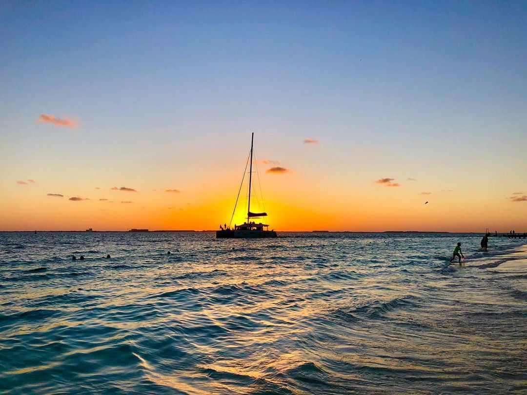 GobQuintanaRoo's tweet photo. Cada vez que compartes los atardeceres del #CaribeMexicano, alguien se enamora de nuestro paraíso. 😍 #OrgulloQuintanarroense @SedeturQROO @CPTQROO https://t.co/Zn2goRUuYI