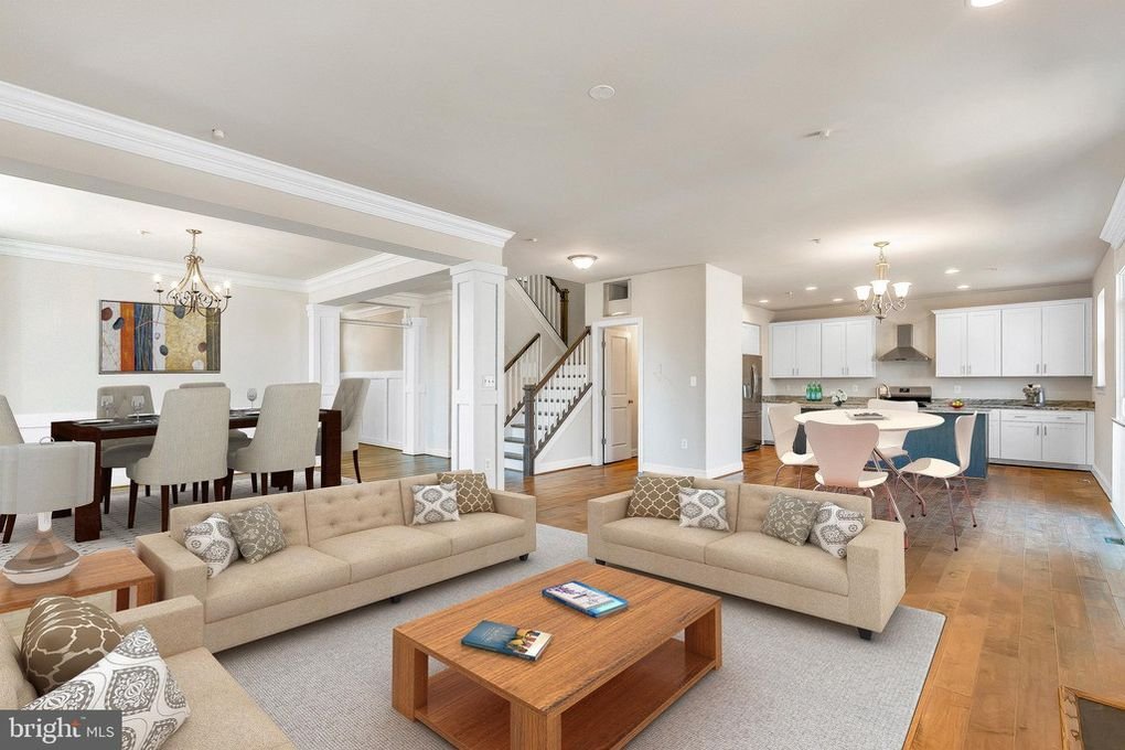 ConteHomes's tweet photo. Unique home designs that blend traditional design with contemporary living styles. 

We provide the options and flexibility to make this important decision of buying a new home a successful investment in the happiness of your family.

#TownOfCheverly
#NewHomesMD 
#DCMetropolitan https://t.co/wWdy4Dj81B