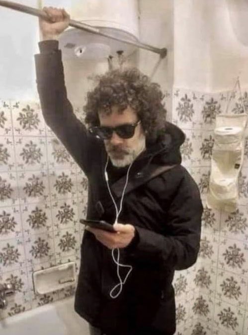 “Quédense en casa pero hagan vida normal”.