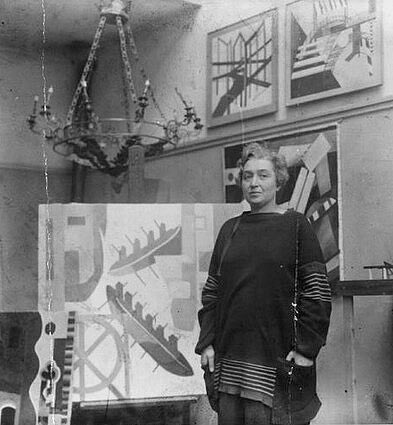 Además de sus pinturas, de Ekster cabe destacar su trabajo en diseñp escenográfico y de vestuario.Los artistas que la conocieron comentan las grandes “puestas en escena” de las reuniones en su casa.