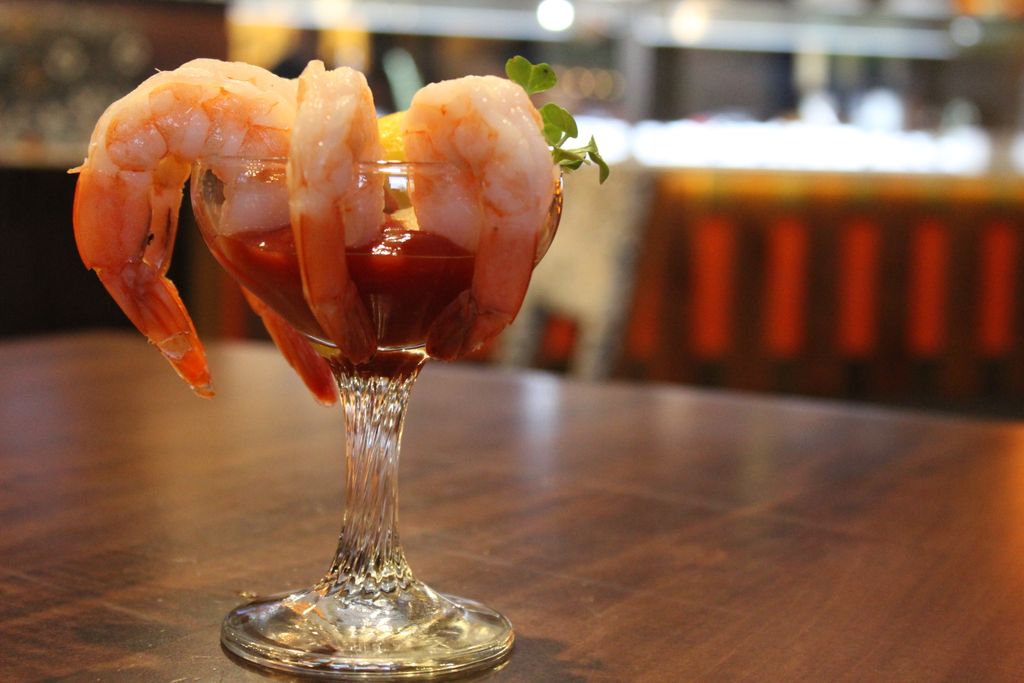 Fill your #SaucySunday with fresh prawns and homemade cocktail sauce! Our Raw Bar is stocked daily with local catches that you don’t want to miss.