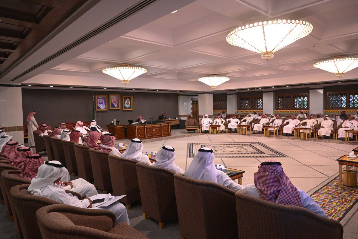 emartasir's tweet photo. أمير #عسير يوجه بإيقاف نزح مياه الصرف إلى مرامي البلديات وبطون الأودية فوراً، ودراسة وضع محطات المعالجة الثلاثية أو خزانات بكافة المستشفيات التى يزيد صرفها الصحي عن ٥٠٠م٣، وإلزامها بمعالجة المخلفات الطبية بأنواعها وفق مانص عليه المرسوم  السامي الكريم المنظم لذلك.
#عسير_كذا_اجمل https://t.co/Wpf7O3qKcN