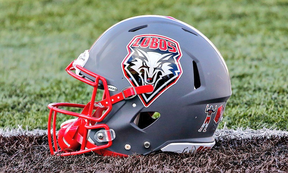 CarsenRyan's tweet image. Grateful to @CoachDWarehime for the scholarship offer to play football at The University of New Mexico  @UNMLoboFB #GoLobos
Thank you to my coaches, mentors, and parents. @T_BirdFootball #B1RDGANG⚡ #MILEWR #LevelUp #UncleRay