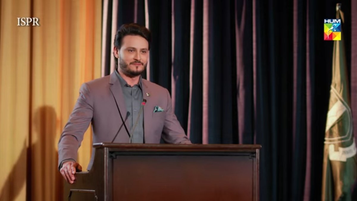 BaigTawaha's tweet photo. Friends are the family you choose so choose wisely❤️❤️ amazing words👏
Finally this journey comes to end❤️
Best tv serial ever❤️💯
#EhdEWafa
#ISPRProductions https://t.co/q2JiFFQ7i0