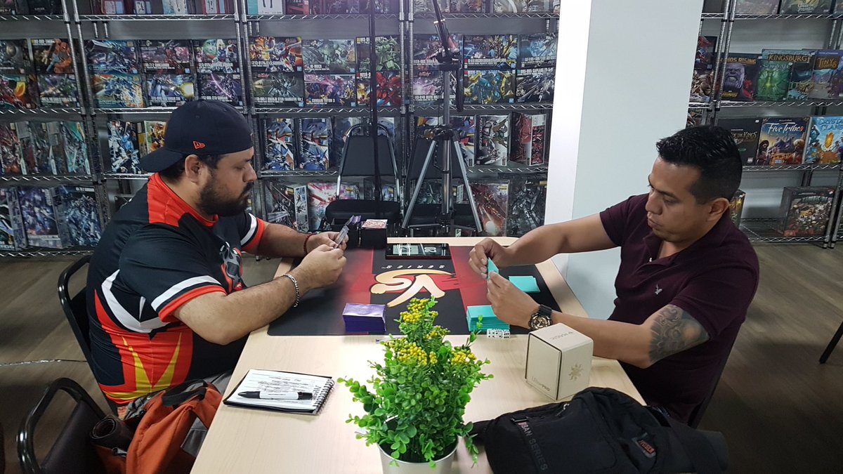 Estamos transmitiendo la Ronda 2 del Standard 12K, entre:

Alejandro Gonzalez
vs
Jorge Mellado

Siguenos en nuestro canal:

twitch.tv/LigaMagiX