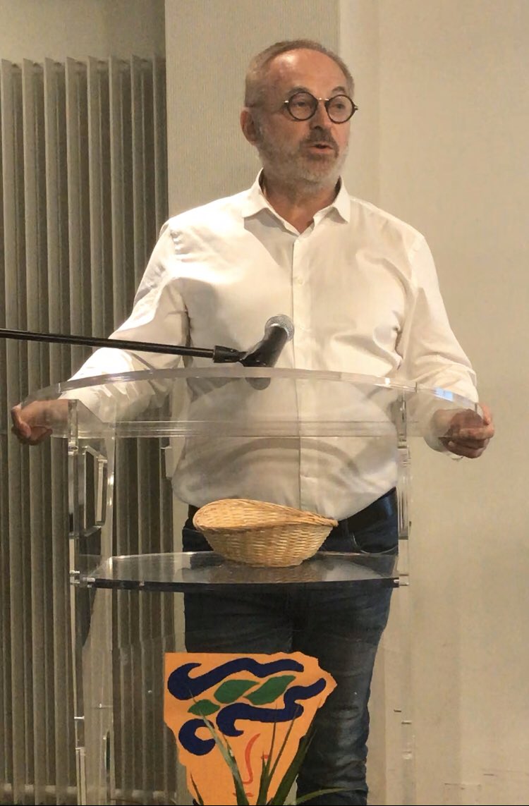 OuestFrance44's tweet photo. « Notre maire est de nouveau maire, mais cette fois-ci câest lui qui a gagnĂ©. » JoĂ«l Guerriau rend hommage Ă Laurent Turquois. Il lui avait laisse son poste de maire en 2017 pour se consacrer Ă son mandat de sĂ©nateur. #Municipale2020 #SaintSeb @stsebsurloire https://t.co/q3N2wsezDl