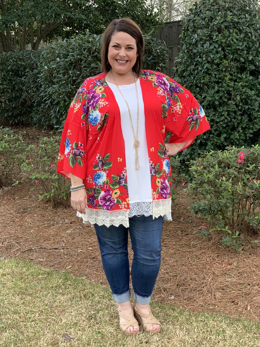 curvyrevival's tweet photo. New kimonos are now available in the store and online! https://t.co/cDg1PQ2Gbn #PlusSize https://t.co/PJlpErcWfG