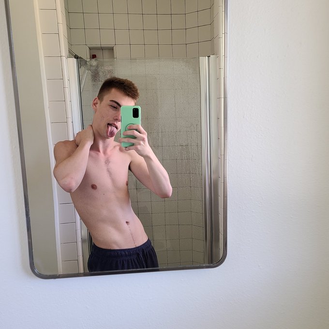 👅 https://t.co/36V0m04FuS