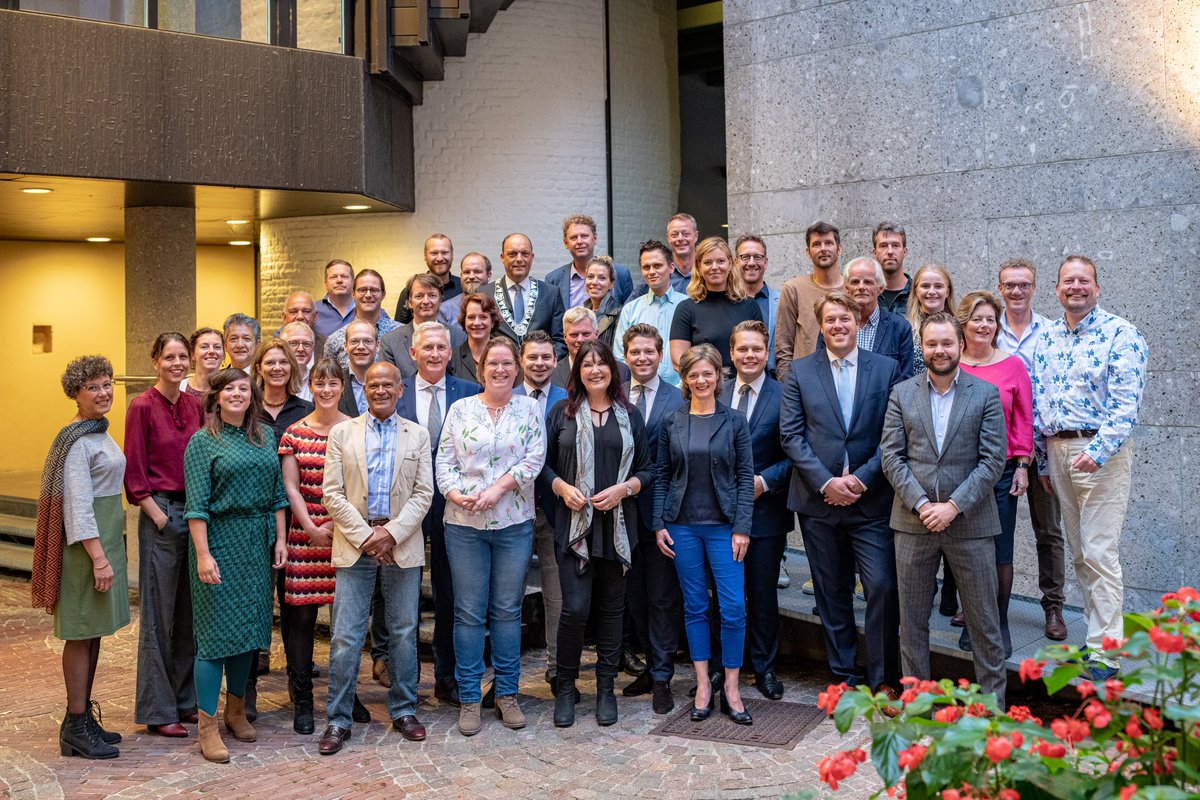 Zojuist heeft de gemeenteraad besloten om alle raads(plein)vergaderingen en –bijeenkomsten t/m 6 april 2020 te annuleren. Dit naar aanleiding van de extra maatregelen die de overheid vandaag aankondigde tegen de verspreiding van het coronavirus bit.ly/33vyhhf #zgr