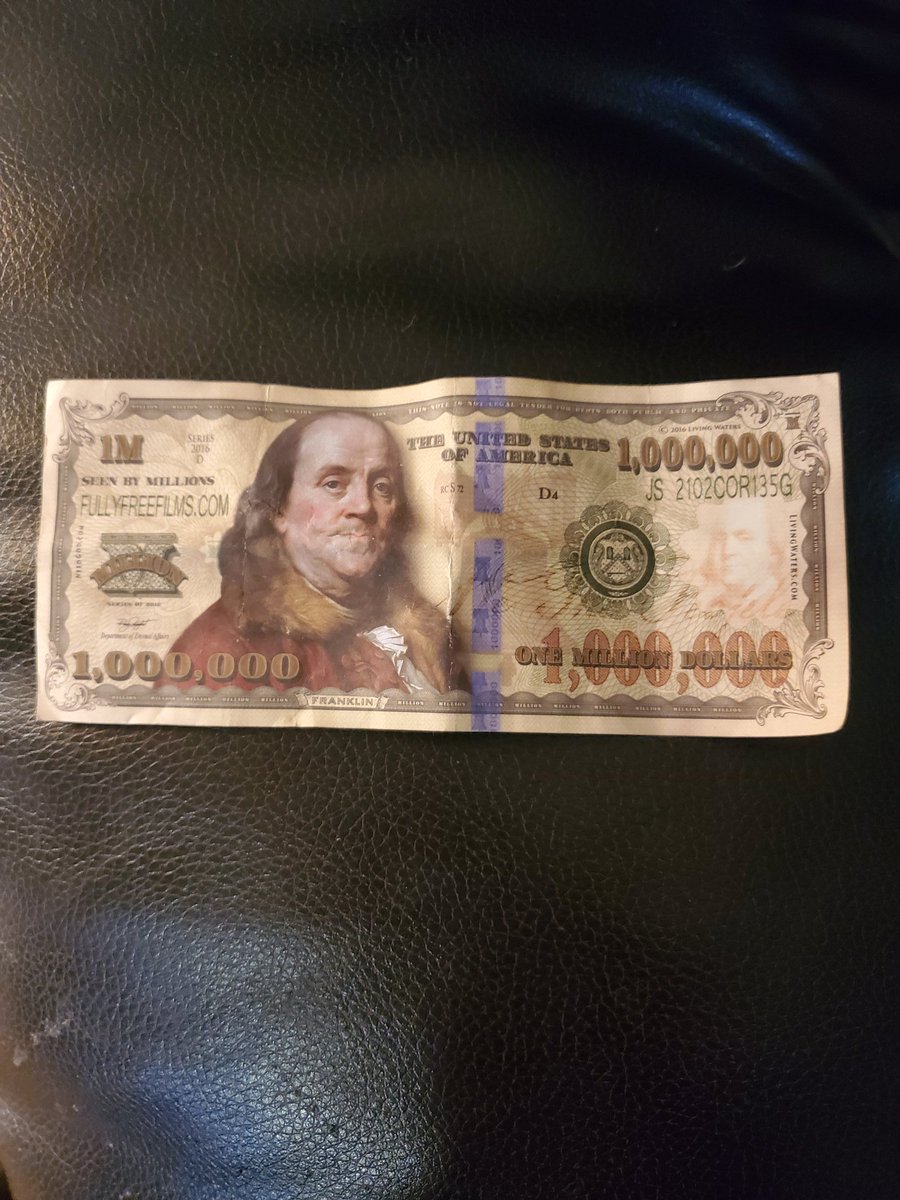 Guess who just found a million dollar bill. Yep! This gal did. 🖐 #finderskeepers