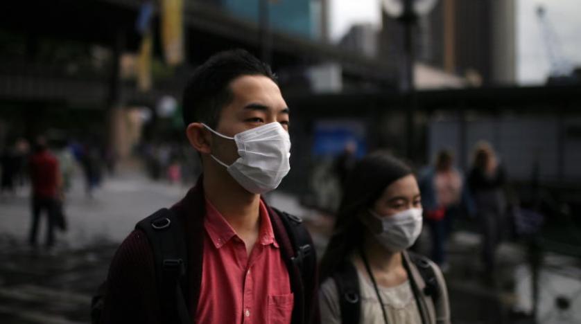 فرضت دول إجراءات مشددة لمكافحة تفشي #فيروس_كورونا الذي طال أكثر من 150 ألف شخص عالميا.
وقررت #اسبانيا منع الناس من الخروج من بيوتهم إلا للعمل أو العلاج أو شراء الطعام، فيما أمرت #فرنسا بإغلاق المطاعم والحانات والصالات والنوادي، لكن أبقت على متاجر الطعام والصيدليات والمصارف مفتوحة