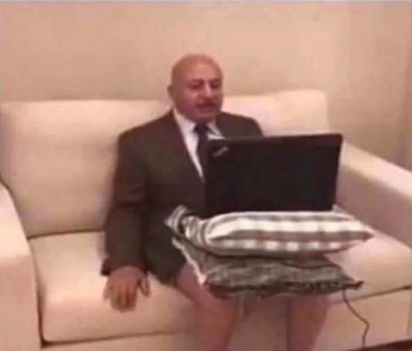 lostpakora's tweet photo. During online class :
My professor.                       Me https://t.co/pbpvAIK9GV