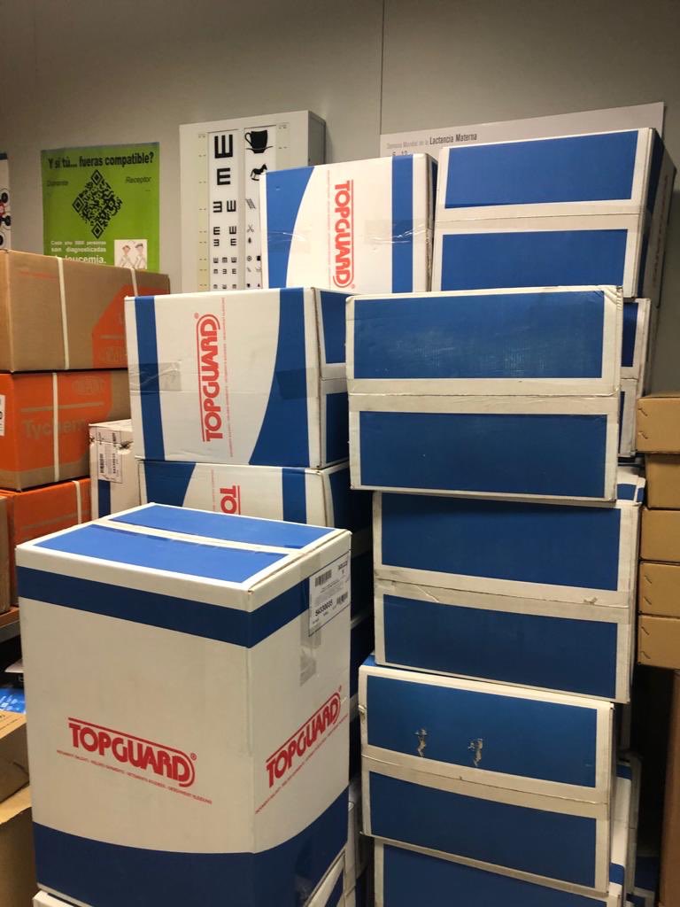 Conmocionados por la abrumadora respuesta de empresas y particulares. Espero mañana poder daros las gracias personalmente a todos aquellos que hoy habéis demostrado los valores de nuestra comunidad. En nombre de los sanitarios y profesionales de la <a href="/jcyl/">Junta de Castilla y León</a> GRACIAS