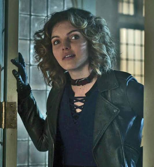 11 | SELINA KYLE from “GOTHAM”she’s so COOL, please spare kiss???????????