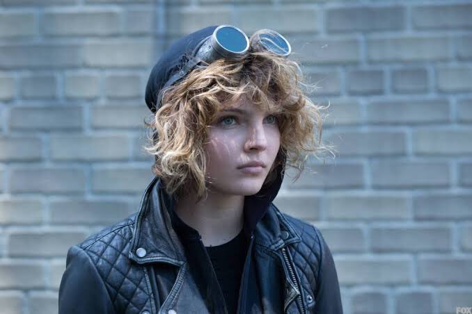 11 | SELINA KYLE from “GOTHAM”she’s so COOL, please spare kiss???????????