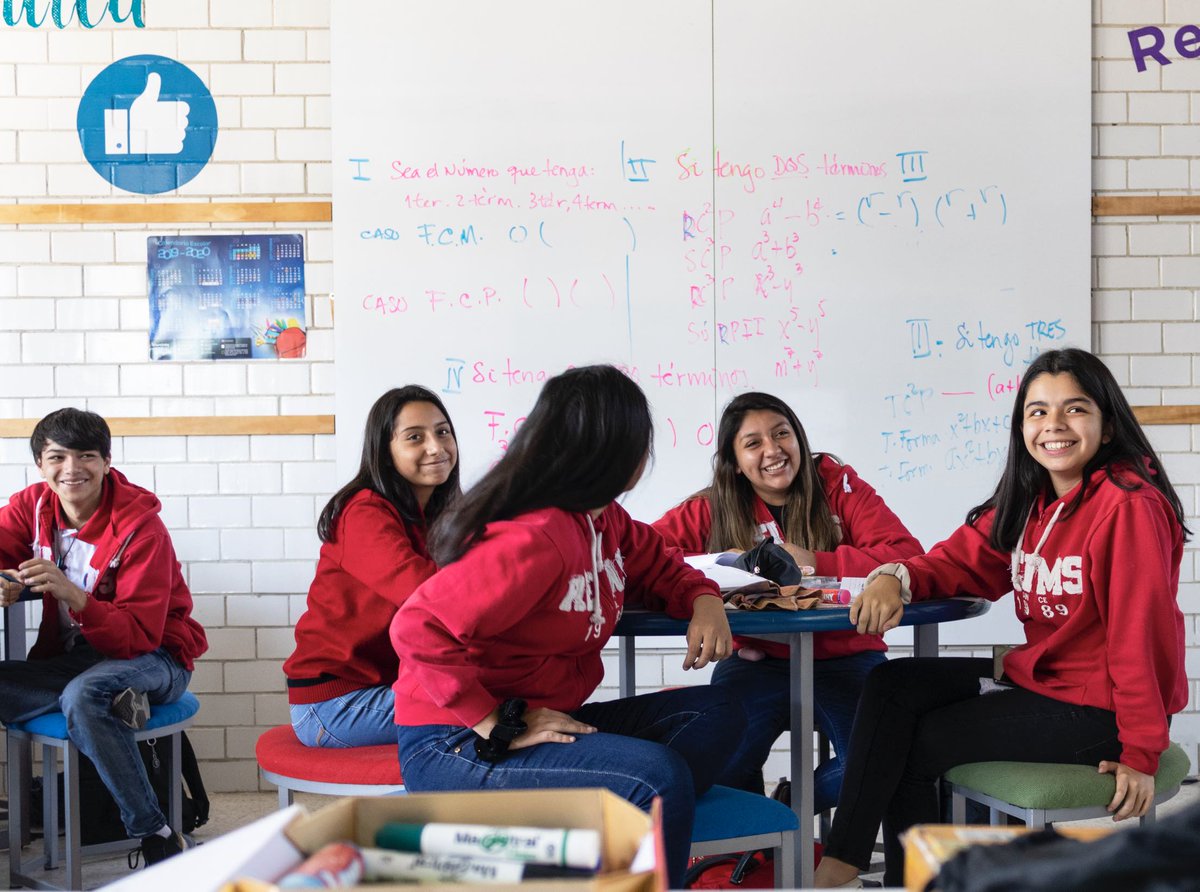 ReimsOficial's tweet photo. Las metodologías logran que los niños y las niñas aprendan a pensar y no solo a memorizar datos o fechas que, probablemente, olviden rápido.
Una de estas metodologías de aprendizaje es el #ThinkingBasedLearning.
Descubre sus ventajas > https://t.co/0pJ2N3FyfZ https://t.co/hJJcIke2ax