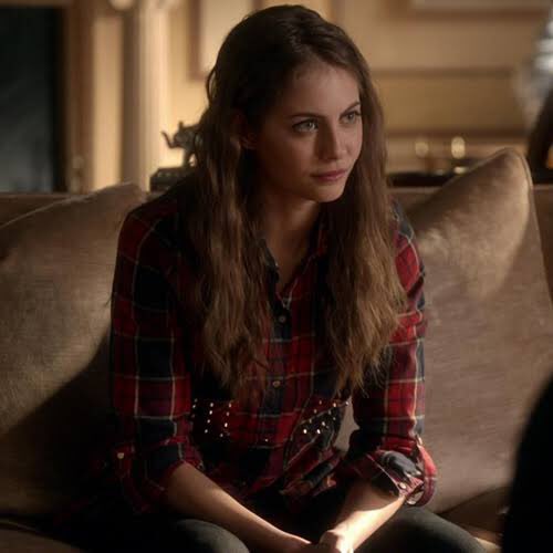 12 | THEA QUEEN from “ARROW” basically, i hated everything, every second i watched from this hell of a show except her. thea queen youre . So Cool . u deserve better than that ? angry thief guy pleas