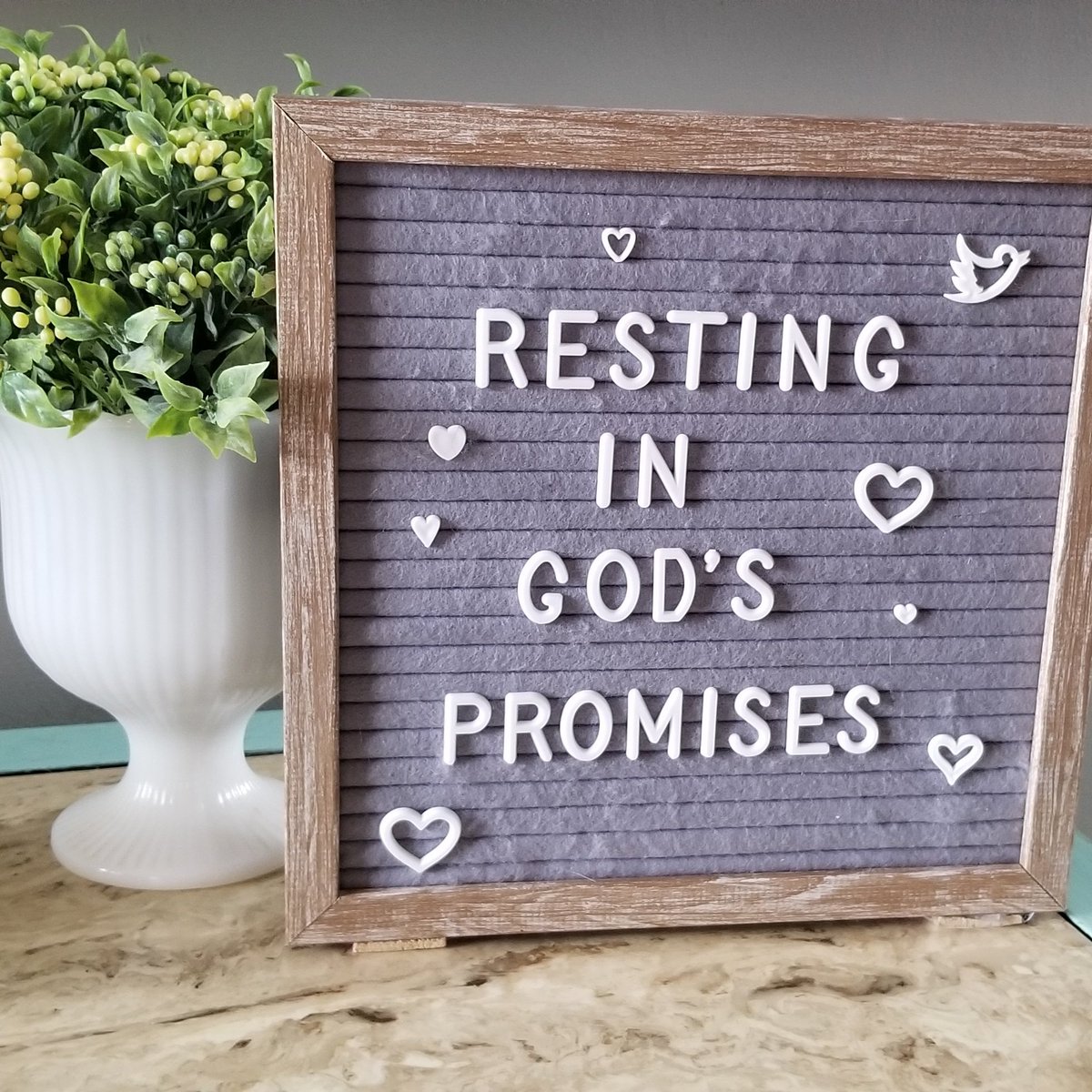 RockStarTchr's tweet photo. Everything going on with the Corona virus has me feeling extra anxious. 
In the midst of this, it's helpful to remember that God is faithful in his promises to us.🙏 https://t.co/9laxN69W1i